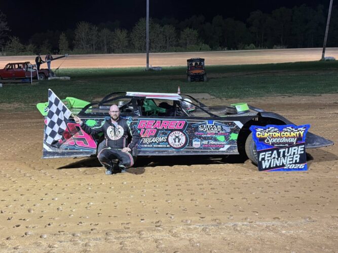 Lear elates crowd with last-lap pass at Clinton